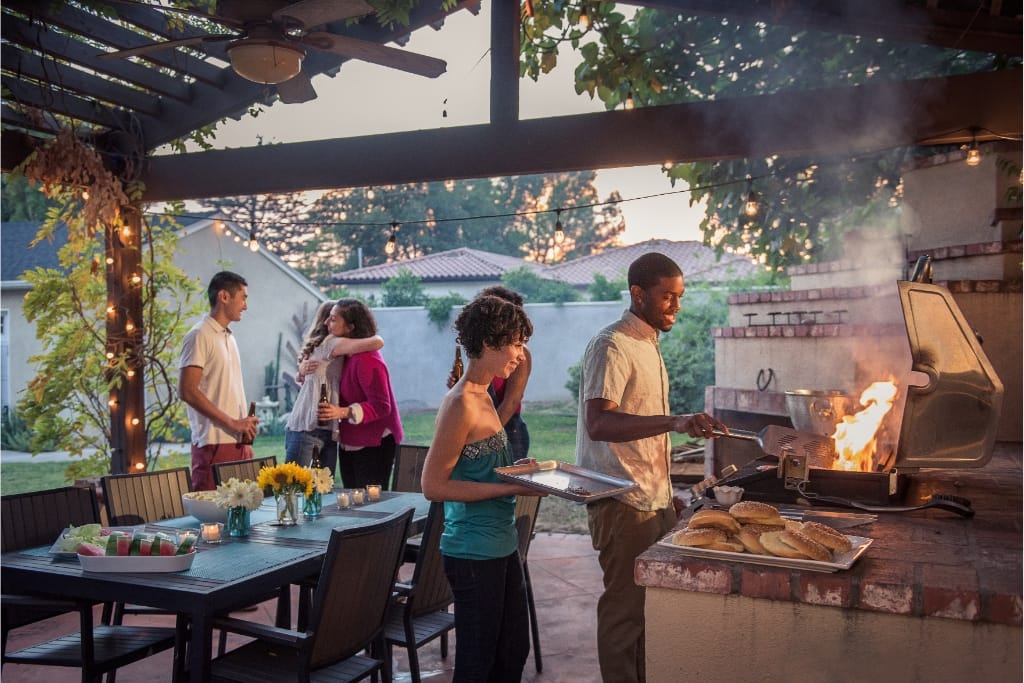 7 Fun Ways To Say Goodbye To Neighbors When Moving