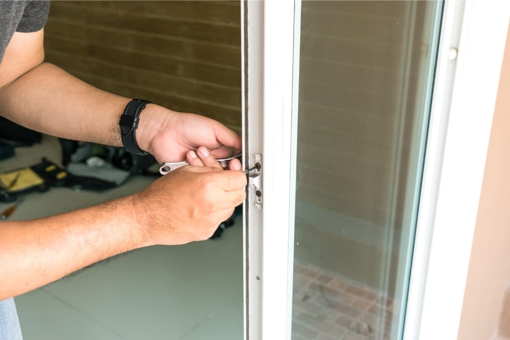 7 Benefits Of Hiring Professionals For Sliding Door Repairs