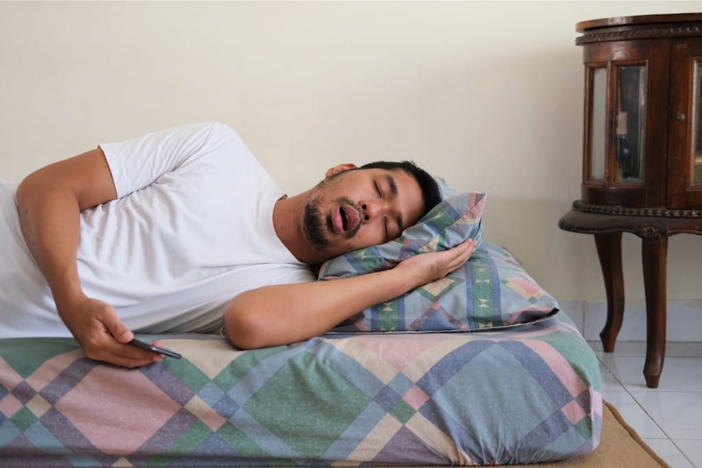 10 Nighttime Habits To Help You Keep Your Mouth Shut While Sleeping