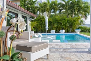 10 Landscaping Tips For Swimming Pools