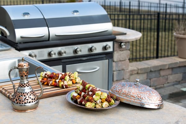 10 Must-Have Accessories For Your Outdoor Kitchen
